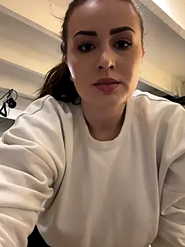 Snapshot of Kristyoff chatting on 10-27-25, 01:04 Kristyoff online show from 10-27-25, 01:04