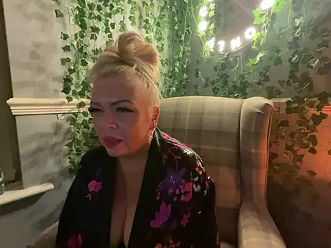 BonnyDesire online show from 10-29-25, 07:37