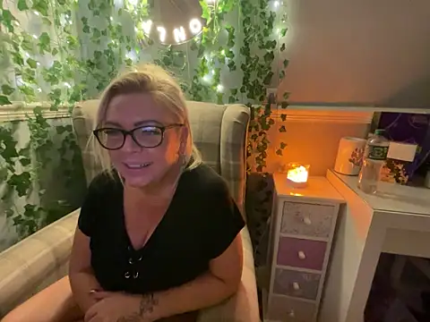 BonnyDesire online show from 11-10-25, 07:35