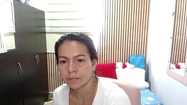 camilavargas  online show from 06-12-26, 02:49