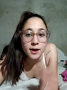 Snapshot of linameii chatting on 09-21-25, 11:17 linameii online show from 09-21-25, 11:17