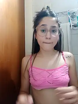 Snapshot of linameii chatting on 10-16-25, 01:06 linameii online show from 10-16-25, 01:06