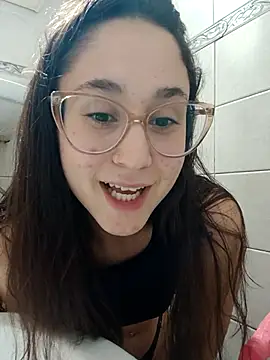 Snapshot of linameii chatting on 10-25-25, 02:19 linameii online show from 10-25-25, 02:19