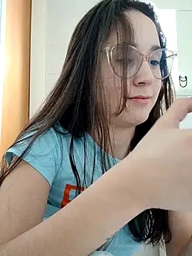 Snapshot of linameii chatting on 10-30-25, 02:46 linameii online show from 10-30-25, 02:46