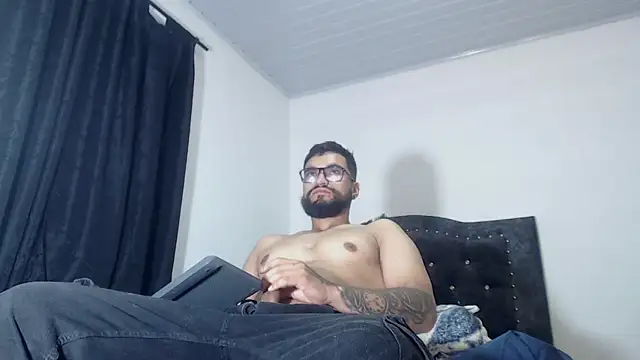 Snapshot of Chrys_harris77 chatting on 03-09-26, 01:09 Chrys harris77 online show from 03-09-26, 01:09