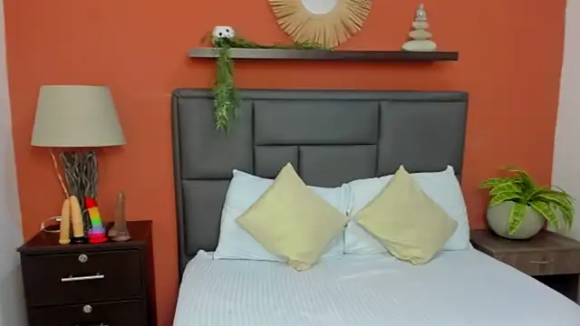 molly lovee  online show from 10-02-25, 12:01