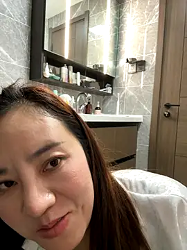 Snapshot of Kayla-love chatting on 11-11-25, 02:28 Kayla-love online show from 11-11-25, 02:28