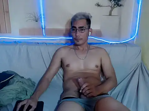 Snapshot of Heaven_steven chatting on 03-17-26, 04:17 Heaven steven online show from 03-17-26, 04:17