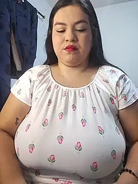 Snapshot of LucyDiamonds1 chatting on 02-16-26, 09:49 LucyDiamonds1 online show from 02-16-26, 09:49