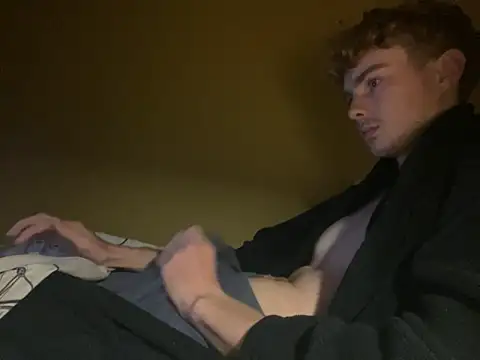 Snapshot of Randy9222 chatting on 10-03-25, 08:28 Randy9222 online show from 10-03-25, 08:28