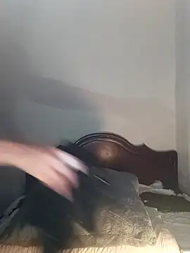 Snapshot of Vale_stone_ chatting on 10-19-25, 04:57 Vale stone online show from 10-19-25, 04:57