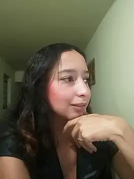 Snapshot of Vale_stone_ chatting on 11-18-25, 09:30 Vale stone online show from 11-18-25, 09:30