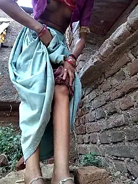 Snapshot of R_Roshni chatting on 05-09-26, 03:34 R Roshni online show from 05-09-26, 03:34