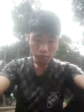 Snapshot of Nhyy_xx chatting on 10-17-25, 05:10 Nhyy xx online show from 10-17-25, 05:10