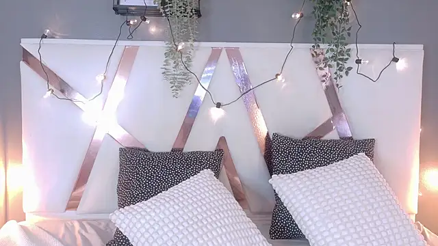 KeendraFox  online show from 09-19-25, 07:25