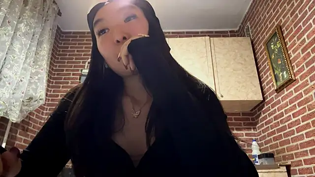 Snapshot of EmmaLeexth chatting on 09-25-25, 01:59 EmmaLeexth online show from 09-25-25, 01:59