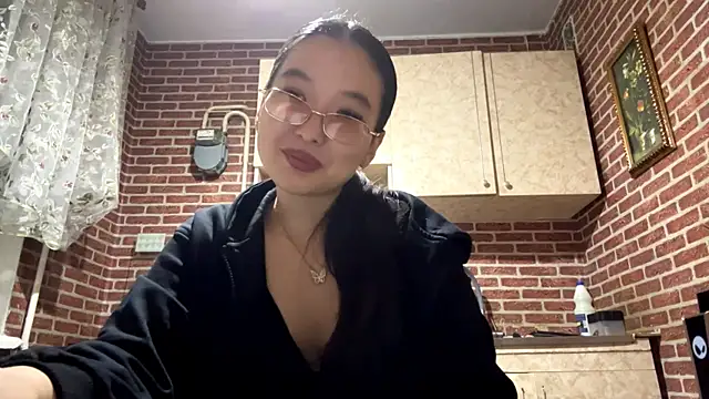 Snapshot of EmmaLeexth chatting on 10-01-25, 01:50 EmmaLeexth online show from 10-01-25, 01:50