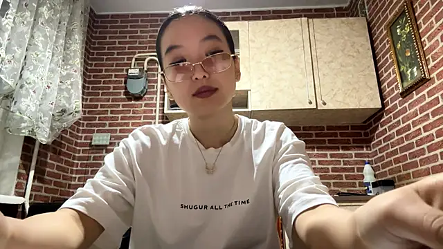 Snapshot of EmmaLeexth chatting on 10-02-25, 02:13 EmmaLeexth online show from 10-02-25, 02:13