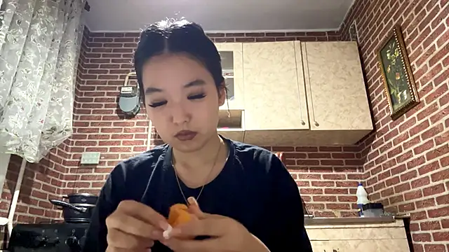 Snapshot of EmmaLeexth chatting on 11-04-25, 12:59 EmmaLeexth online show from 11-04-25, 12:59