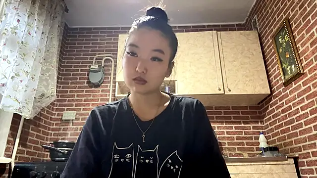 EmmaLeexth online show from 11-07-25, 11:32