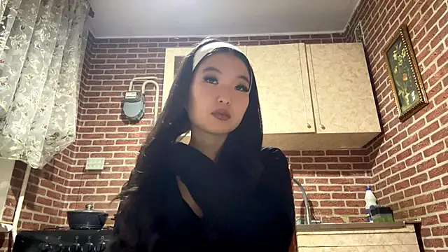 EmmaLeexth online show from 11-11-25, 02:28