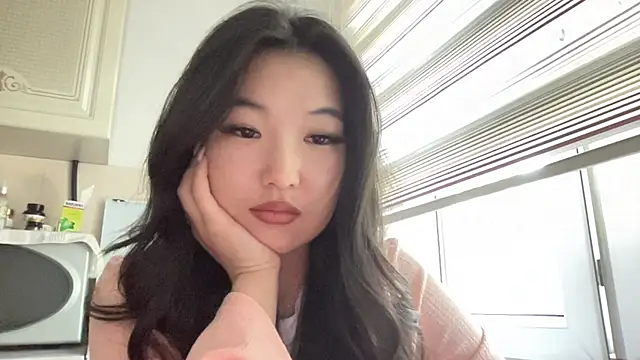 EmmaLeexth online show from 04-30-26, 04:19