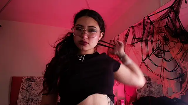 SabrinaV  online show from 10-22-25, 11:32