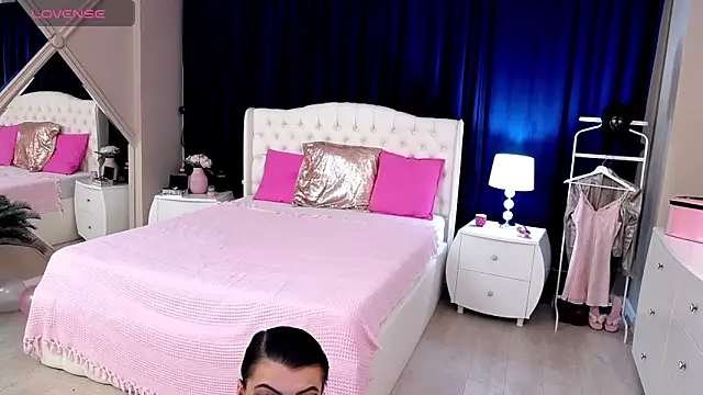 Snapshot of Vanilux_Butter chatting on 10-15-25, 12:05 Vanilux Butter online show from 10-15-25, 12:05