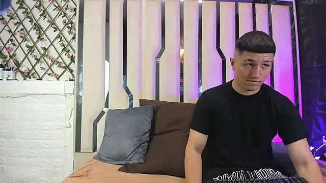Snapshot of ANLLELOAndANGELA chatting on 05-22-26, 04:45 ANLLELOAndANGELA online show from 05-22-26, 04:45