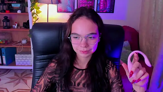 Elise Noir online show from 10-17-25, 04:20