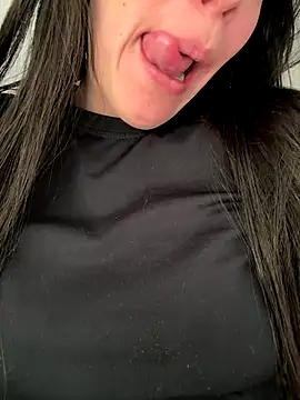 Carolinedanger online show from 10-20-25, 05:57