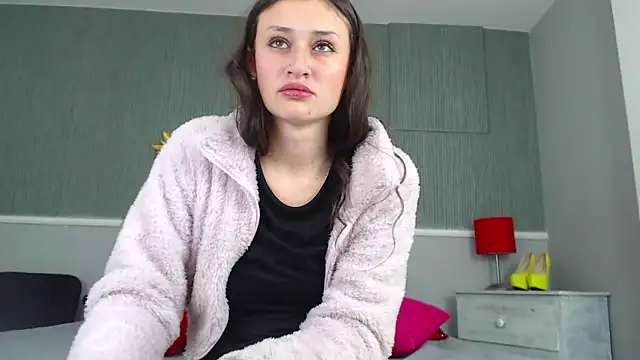 Snapshot of Emily_Swiftt chatting on 12-20-25, 11:56 Emily Swiftt online show from 12-20-25, 11:56