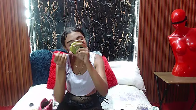 Snapshot of MadelinPaterson chatting on 10-07-25, 06:27 MadelinPaterson online show from 10-07-25, 06:27