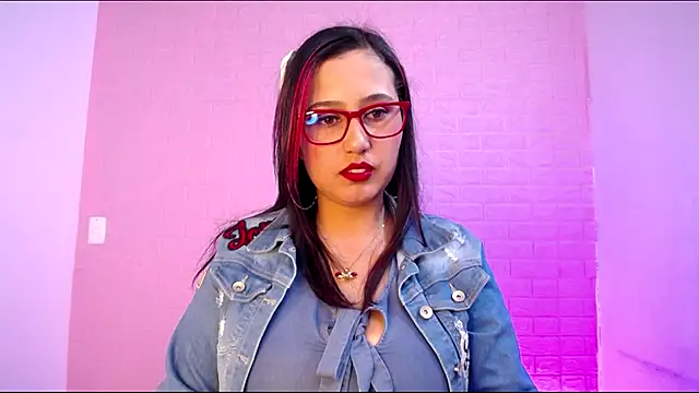 Snapshot of Sara1126_ chatting on 10-18-25, 04:04 Sara1126 online show from 10-18-25, 04:04