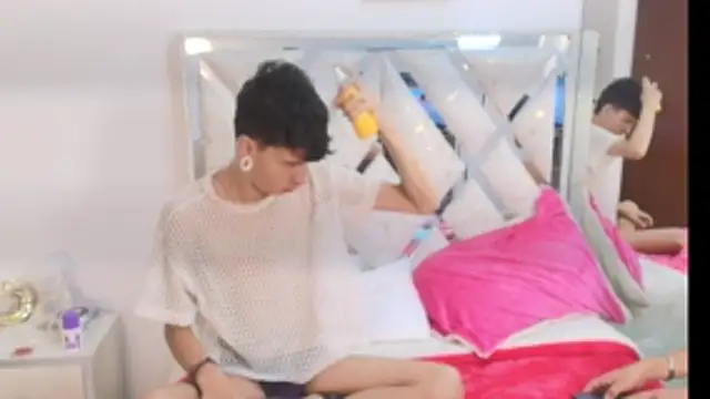 DemianSalvatore online show from 10-28-25, 05:59