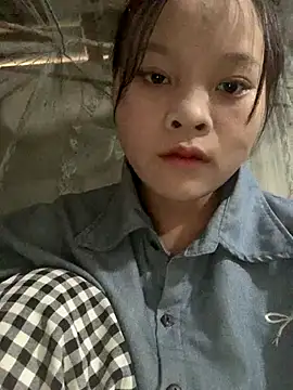 Snapshot of -Miraa- chatting on 09-27-25, 06:29 -Miraa- online show from 09-27-25, 06:29