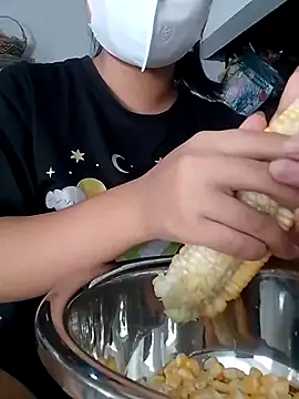 Snapshot of -Miraa- chatting on 11-15-25, 04:21 -Miraa- online show from 11-15-25, 04:21