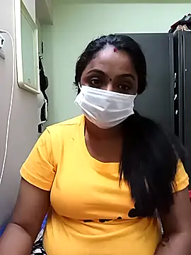 Snapshot of queendivya chatting on 09-25-25, 10:35 queendivya online show from 09-25-25, 10:35