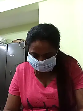 Snapshot of queendivya chatting on 11-25-25, 01:22 queendivya online show from 11-25-25, 01:22