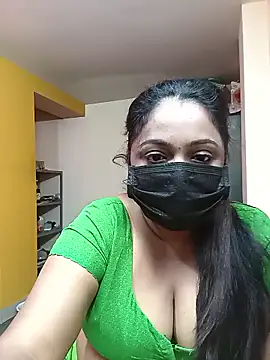 Snapshot of queendivya chatting on 02-14-26, 03:14 queendivya online show from 02-14-26, 03:14