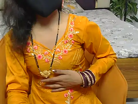 Snapshot of Lovelyy-couple chatting on 09-22-25, 04:20 Lovelyy-couple online show from 09-22-25, 04:20