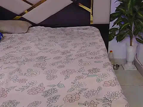 Snapshot of Lovelyy-couple chatting on 11-01-25, 06:15 Lovelyy-couple online show from 11-01-25, 06:15