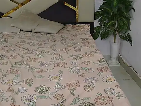 Snapshot of Lovelyy-couple chatting on 11-13-25, 12:15 Lovelyy-couple online show from 11-13-25, 12:15