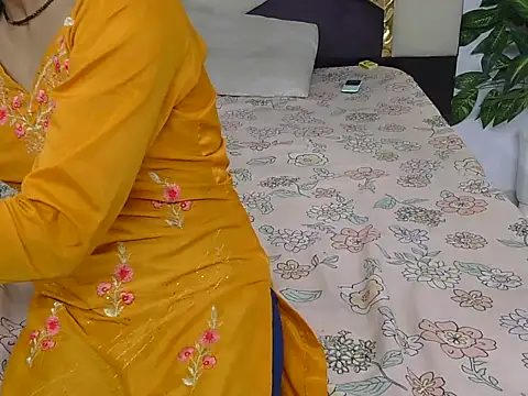 Snapshot of Lovelyy-couple chatting on 11-15-25, 10:56 Lovelyy-couple online show from 11-15-25, 10:56