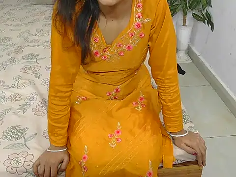 Snapshot of Lovelyy-couple chatting on 11-23-25, 12:27 Lovelyy-couple online show from 11-23-25, 12:27