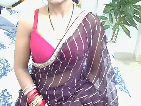 Snapshot of Lovelyy-couple chatting on 12-14-25, 11:37 Lovelyy-couple online show from 12-14-25, 11:37
