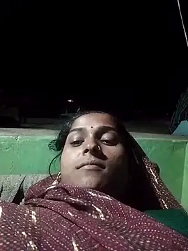 Snapshot of Hot_reshmaji chatting on 04-21-26, 03:50 Hot reshmaji online show from 04-21-26, 03:50