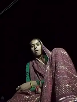Snapshot of Hot_reshmaji chatting on 05-05-26, 04:04 Hot reshmaji online show from 05-05-26, 04:04