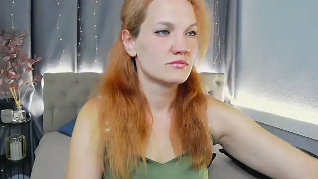 Snapshot of IvetaRayy chatting on 09-19-25, 01:12 IvetaRayy online show from 09-19-25, 01:12