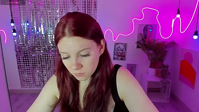 Layla Glam online show from 10-17-25, 01:25